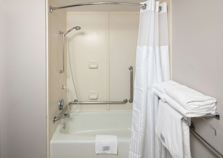 Bathroom 3, Red Lion Inn & Suites Deschutes River Bend, Deschutes