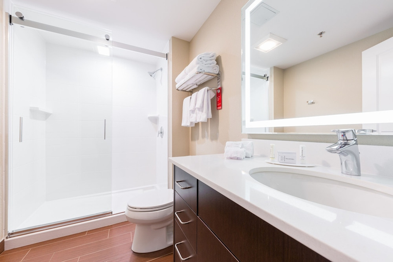 Bathroom, TownePlace Suites by Marriott Edmonton South, Division No. 11