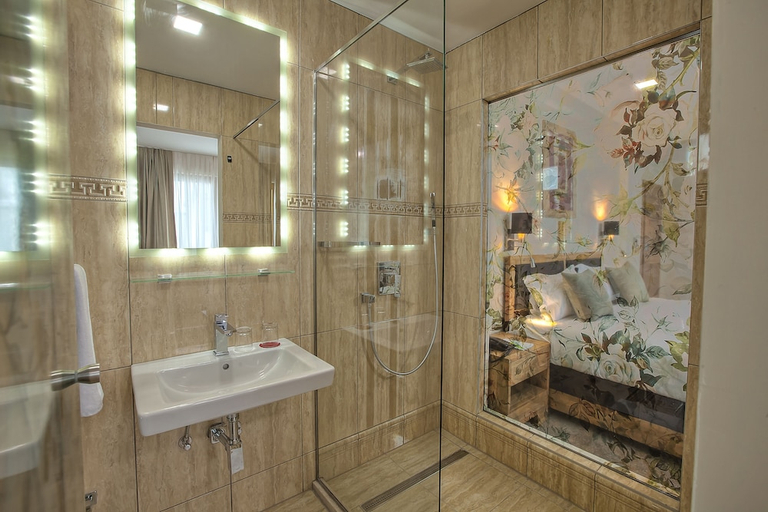 Bathroom 4, Hotel Aziza, Sarajevo