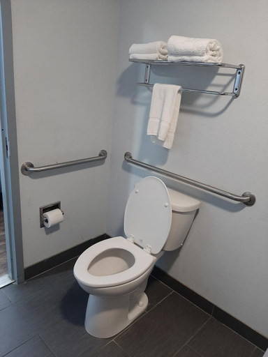 Bathroom 3, Hillside Motel Glen Mills, Delaware