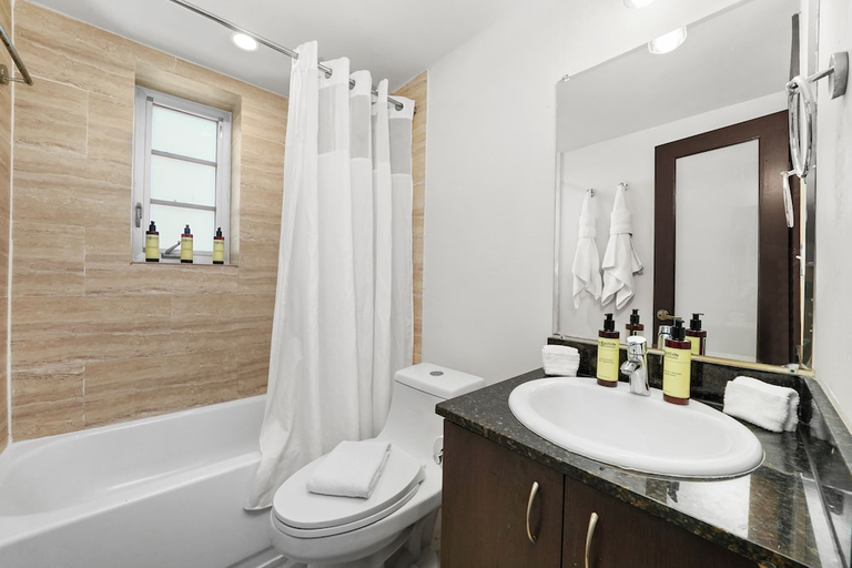 Bathroom 4, Lincoln Arms Suites, Miami-Dade