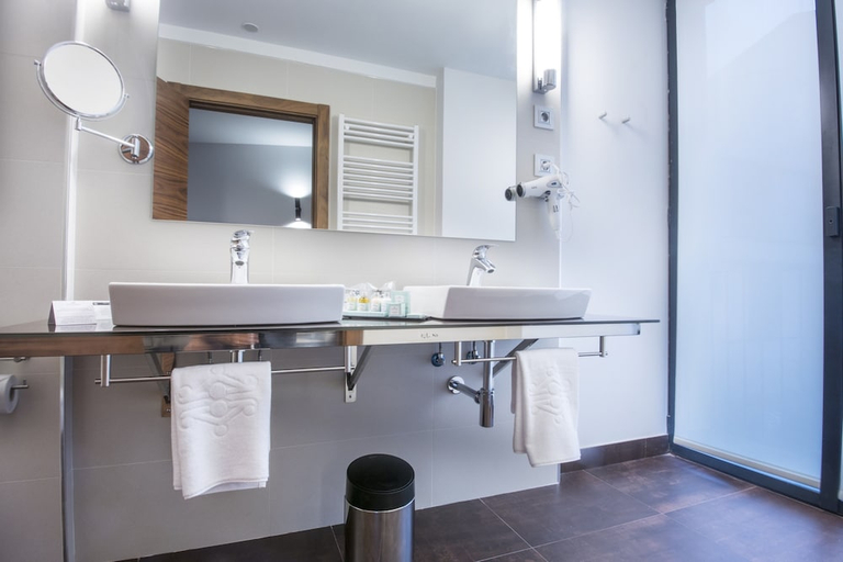 Bathroom 4, Parador de Lleida, Lleida
