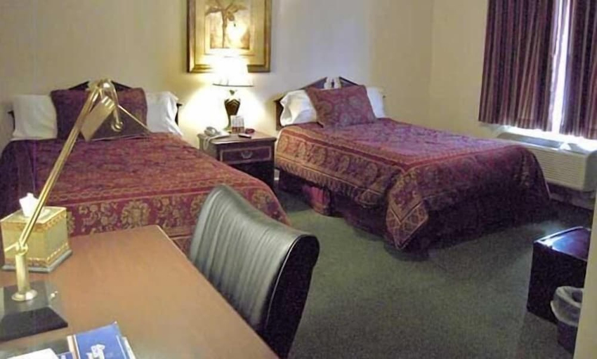 Bedroom 2, Golden Circle Inn, Albany
