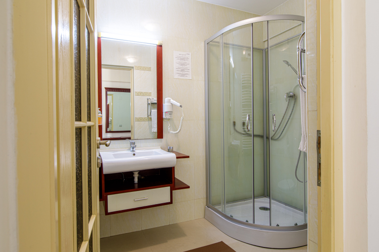 Bathroom 4, Lira Pacific Aparthotel, Constanta