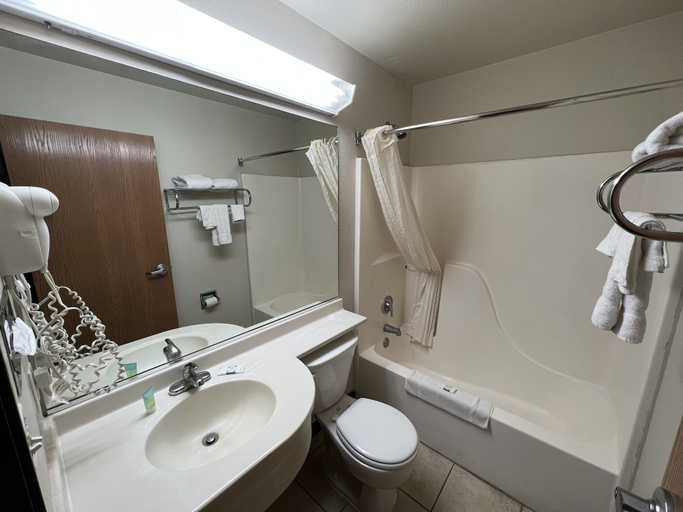 Bathroom 4, Americas Best Value Inn & Suites Ada, Pontotoc