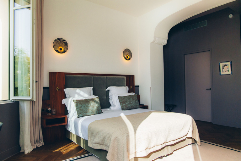 Bedroom 2, Hotel Les Roches Blanches, Bouches-du-Rhône
