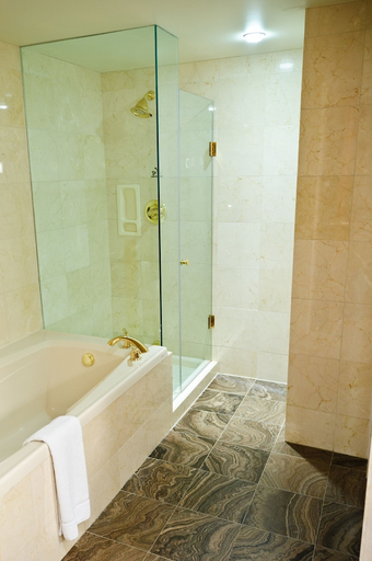 Bathroom 5, The Waterside Inn, Peel