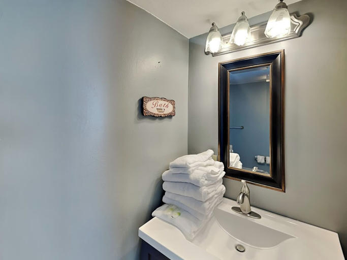 Bathroom 4, Sunswept #803, Baldwin