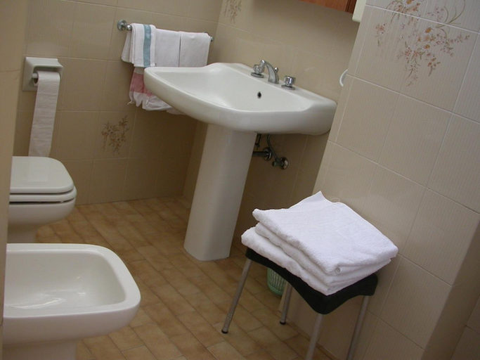 Bathroom 2, Hotel Cristallo Cesenatico, Forli' - Cesena