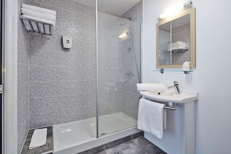 Bathroom 5, Premiere Classe Avignon Sud - Parc des Expositions, Vaucluse
