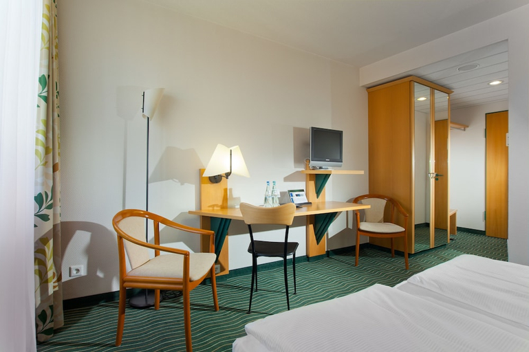 Bedroom 2, Harzer Kultur- & Kongresshotel Wernigerode, Harz