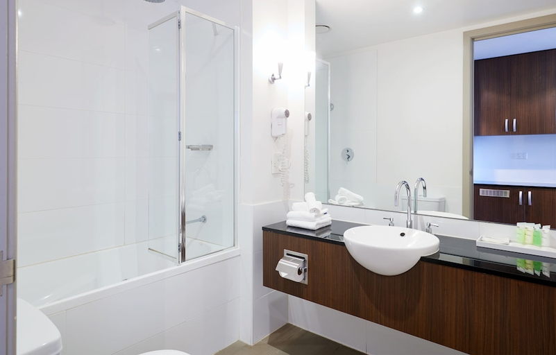 Bathroom 5, RACV Goldfields Resort, Hepburn - West