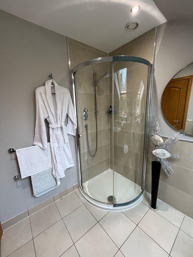 Bathroom 3, Copper Beeches, Moray