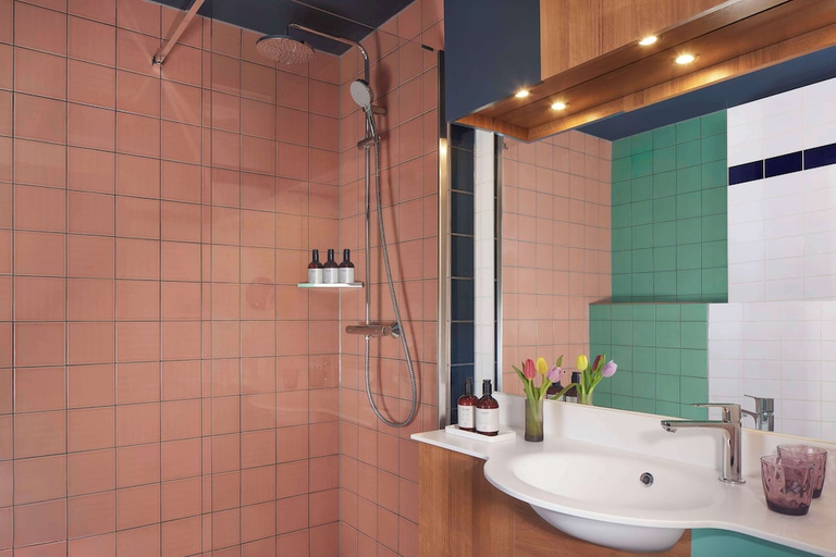 Bathroom 5, Avani Museum Quarter Amsterdam Hotel, Amsterdam