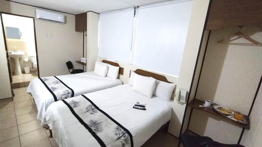 Bedroom 2, Hotel Mateos 1215, León