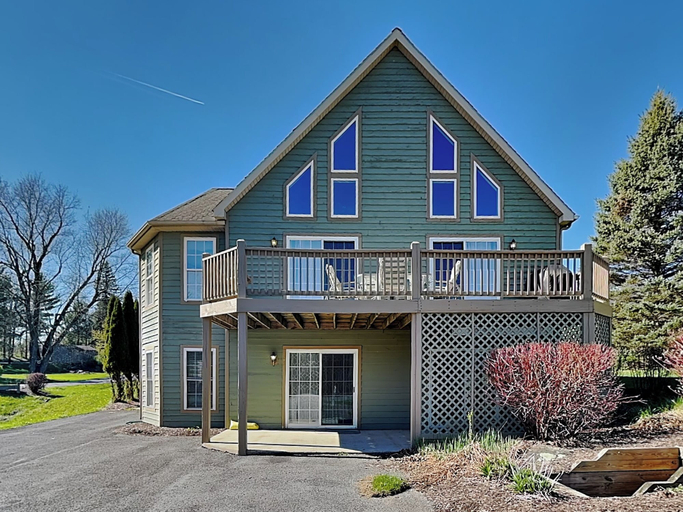 Exterior & Views