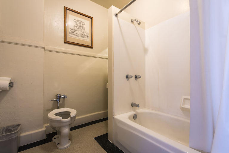 Bathroom 4, Aida Plaza, San Francisco