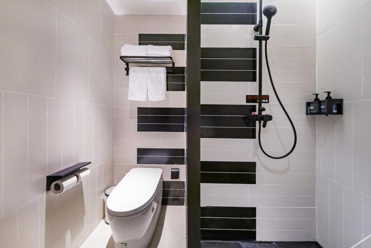 Bathroom 3, Ibis Hotel (Yangzhou Wanda Plaza), Yangzhou