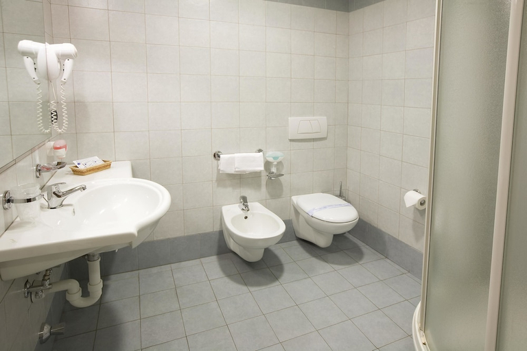 Bathroom 4, Hotel Gallia, Torino