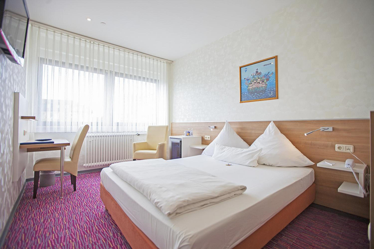 Bedroom 3, Hotel Am Bismarck, Mannheim