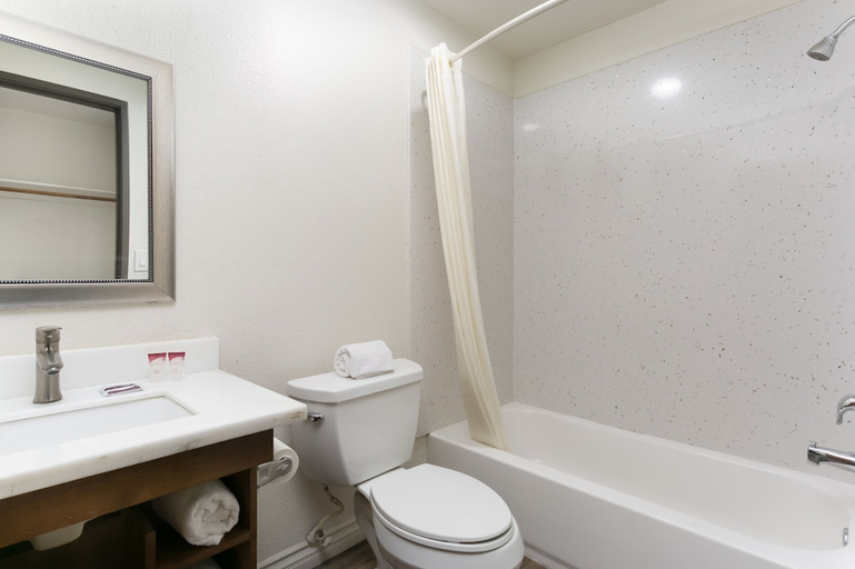 Bathroom 3, Waterloo Inn  Stockton, San Joaquin