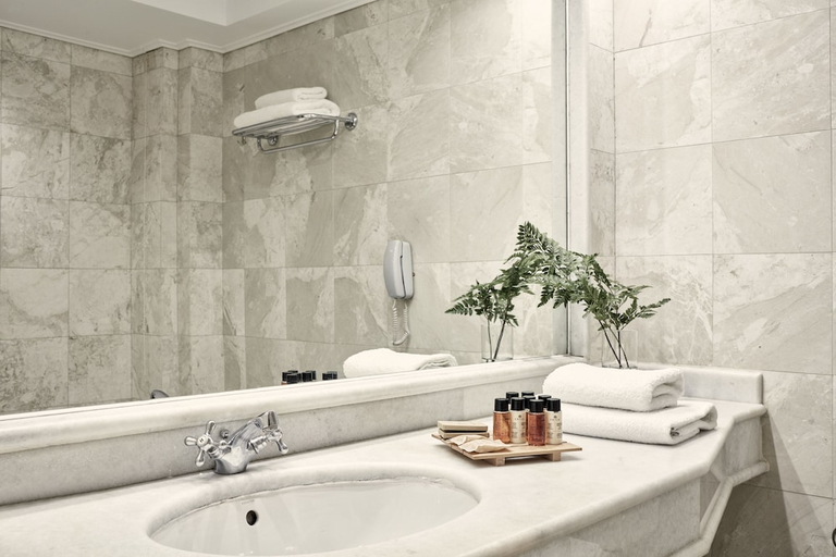 Bathroom 4, Epirus Palace Hotel & Conference Center, Epirus