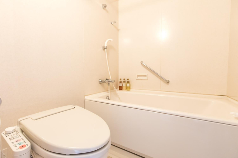 Bathroom 4, Nichinan Kaigan Nango Prince Hotel, Nangō