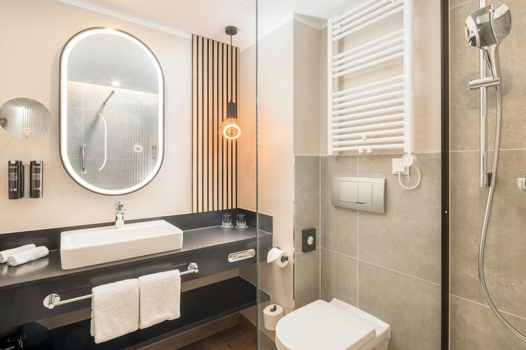 Bathroom 3, Steigenberger Hotel Bielefelder Hof, Bielefeld