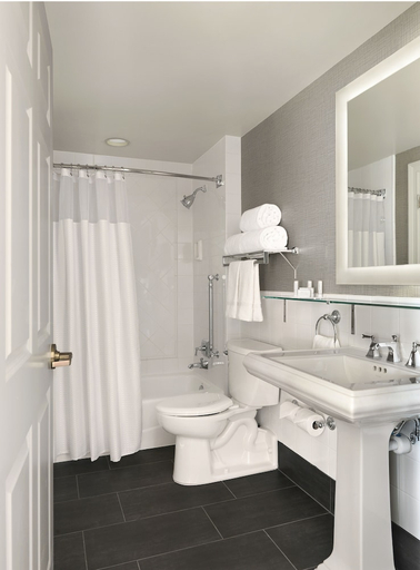 Bathroom 4, Courtyard St. Louis Downtown/Convention Center, Saint Louis