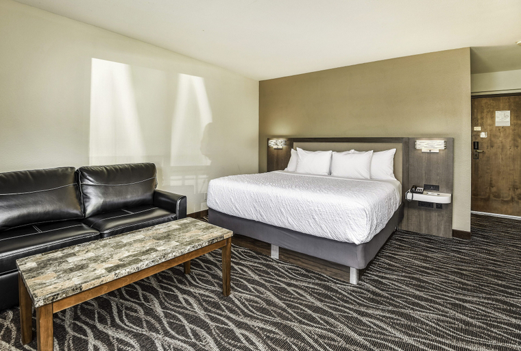 Bedroom 2, Cedar Street Hotel and Suites, Bonner