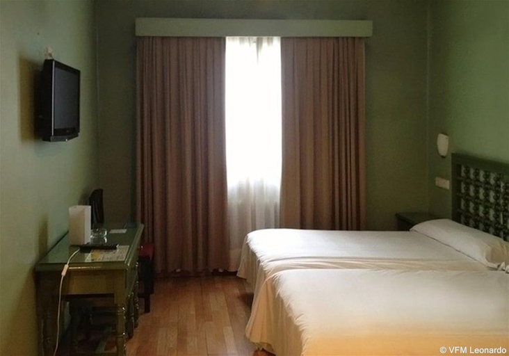 Bedroom 2, Hotel Madrid Rio, Madrid