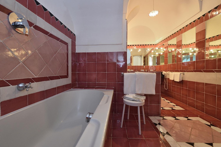 Bathroom 5, Luna Convento, Salerno