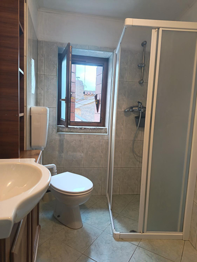 Bathroom 2, Rooms Serafin, Motovun