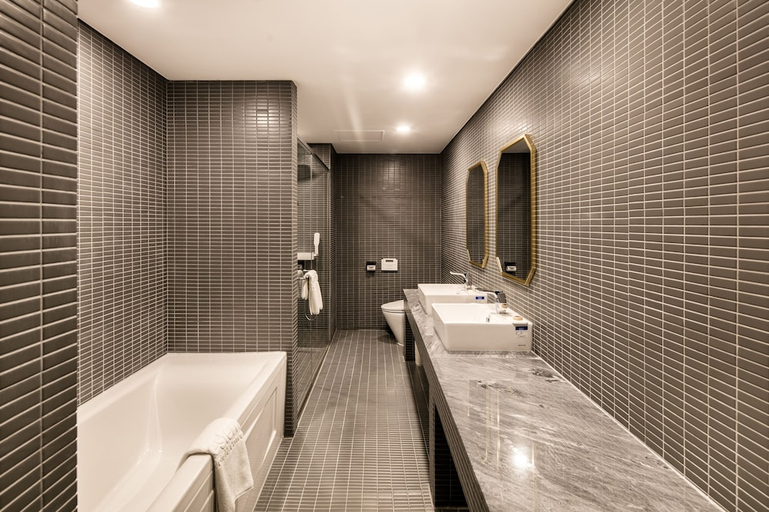 Bathroom 5, WesternLife Hotel, Iksan