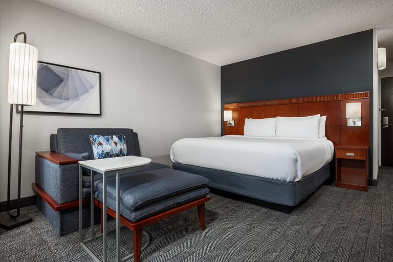 Bedroom 2, Courtyard By Marriott Anchorage Airport, Anchorage