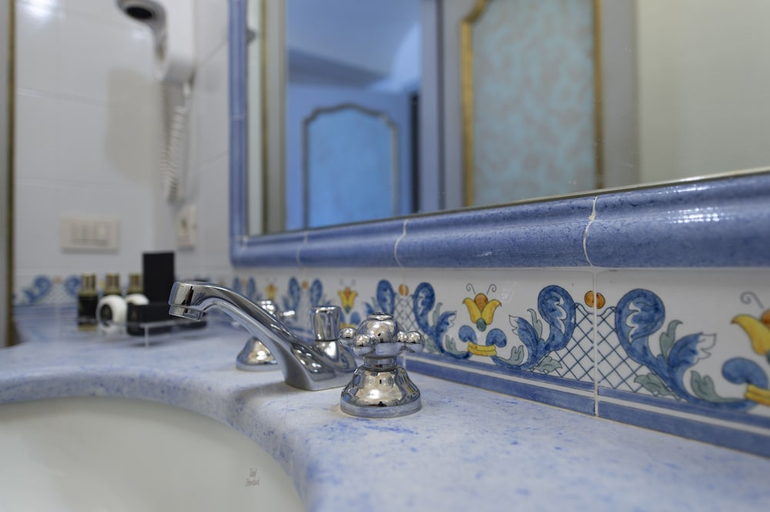 Bathroom 4, Hotel Casa Albertina, Salerno