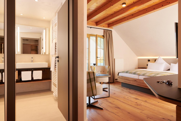Bedroom 3, Landhotel Haringerhof mit Saunawelt und Naturbadeteich, Waldshut