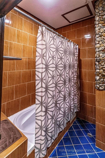 Bathroom 4, KohChang Lagoon Princess, Koh Chang