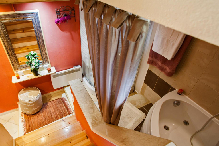 Bathroom 5, Estate Kares, Crete