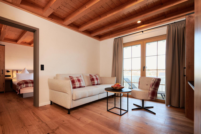 Bedroom 2, Landhotel Haringerhof mit Saunawelt und Naturbadeteich, Waldshut
