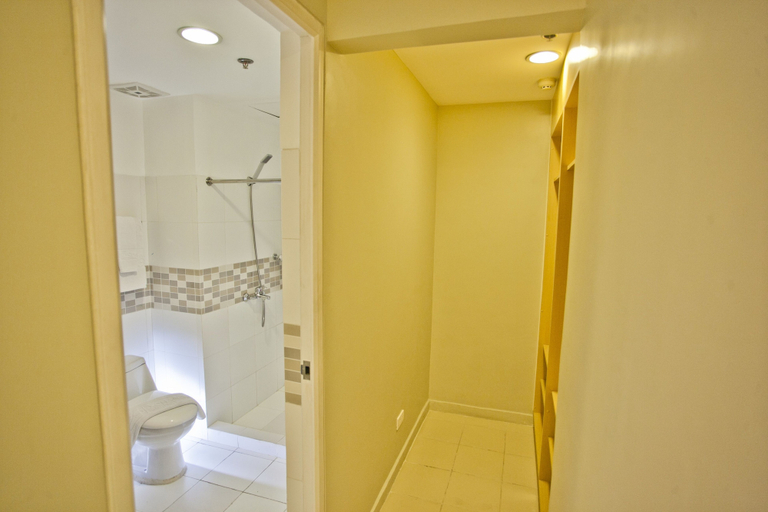 Bathroom 5, The Exchange Regency Residence Hotel, Pasig City