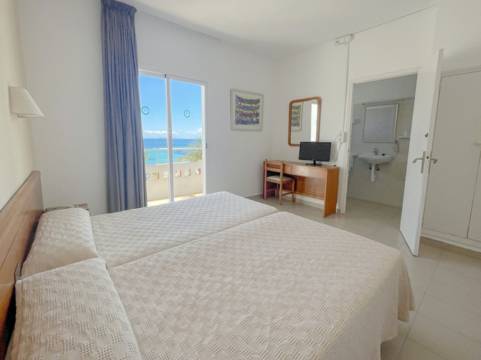 Bedroom 3, Hotel Figueretes, Baleares