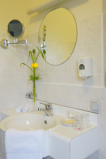 Bathroom 3, Trans World Hotel Auefeld, Göttingen
