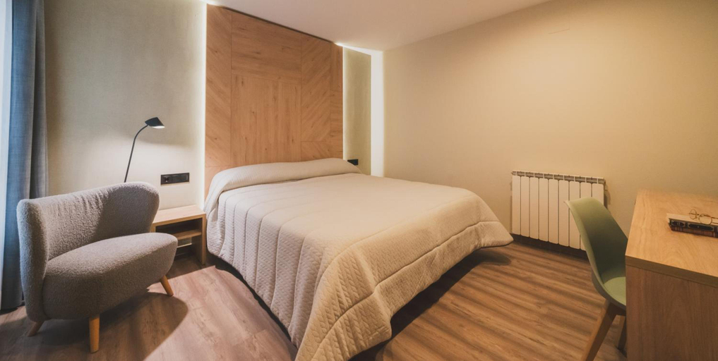 Bedroom 2, HOTEL JARDÍ APARTAMENTS, Lleida