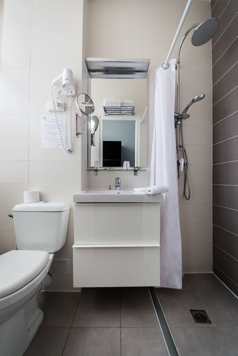 Bathroom 2, Hotel Le Mondon, Moselle