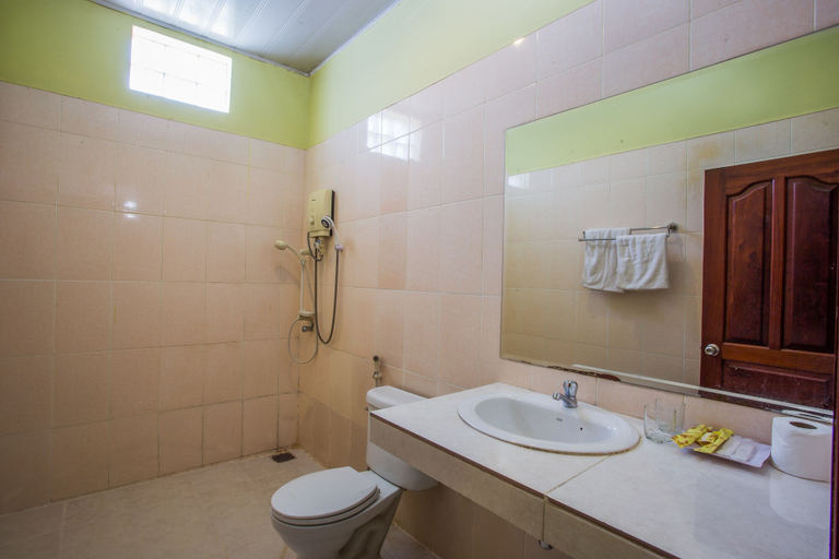 Bathroom 3, Side Walk Never Die, Siem Reap