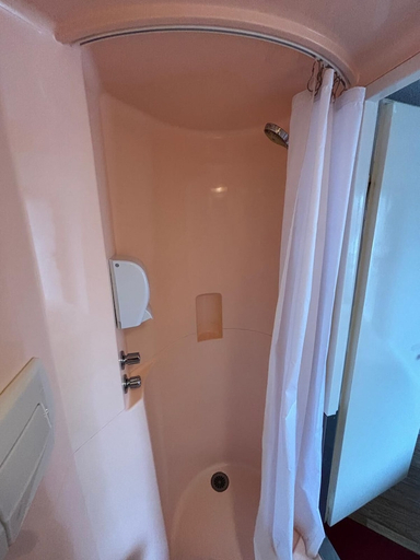 Bathroom 5, Premiere Classe Fontenay Tresigny, Seine-et-Marne