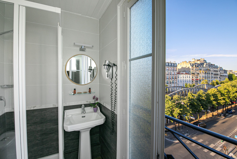 Bathroom 4, Eiffel Villa Garibaldi, Paris