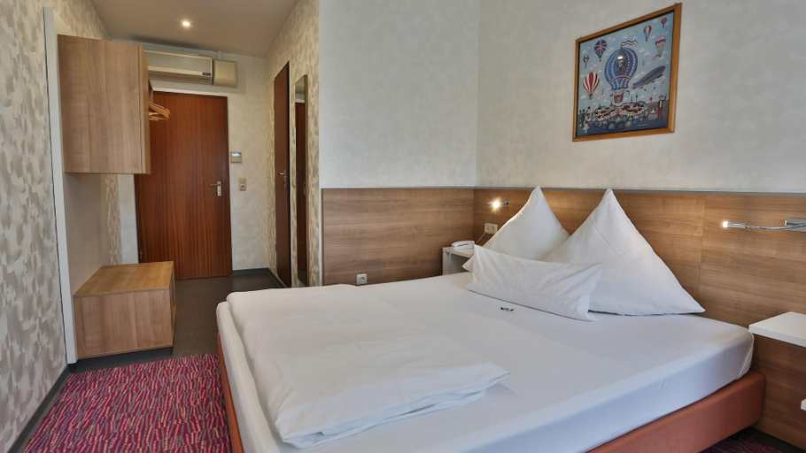 Bedroom 4, Hotel Am Bismarck, Mannheim