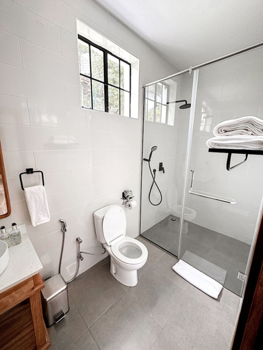 Bathroom 3, Altezza Lodge, Moshi Urban